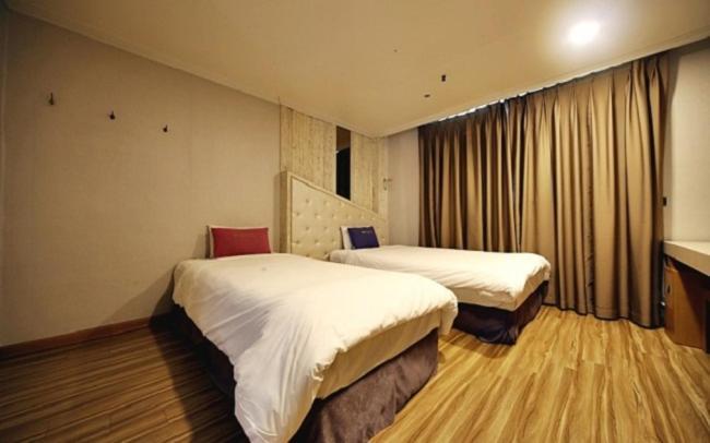 Central Hotel Changwon Εξωτερικό φωτογραφία