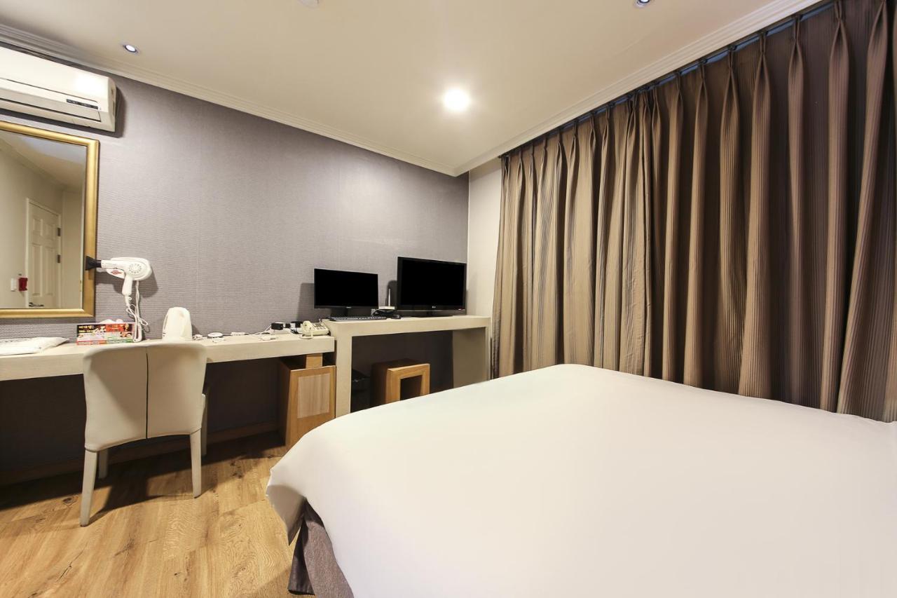 Central Hotel Changwon Εξωτερικό φωτογραφία