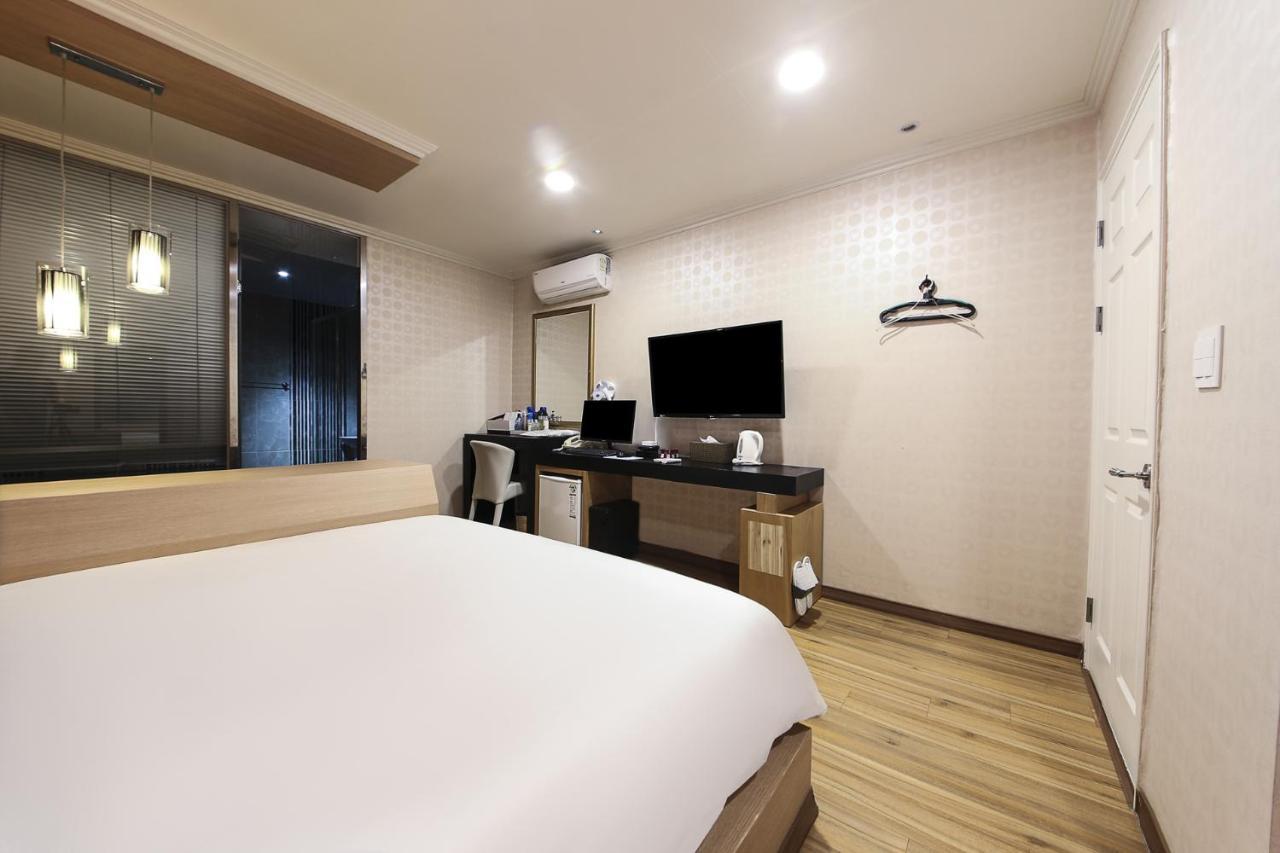 Central Hotel Changwon Εξωτερικό φωτογραφία