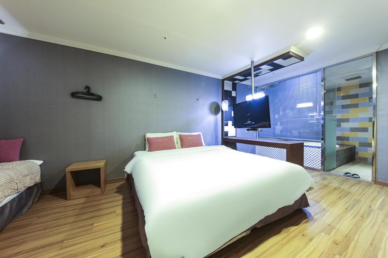 Central Hotel Changwon Εξωτερικό φωτογραφία