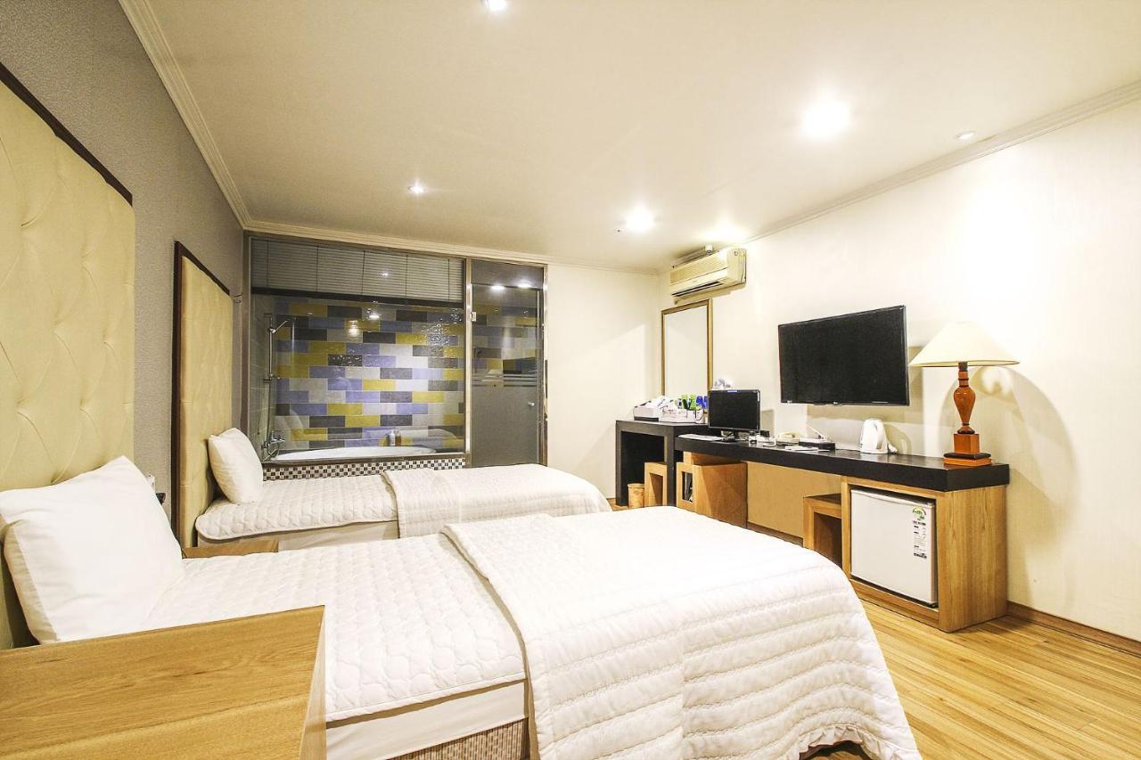 Central Hotel Changwon Εξωτερικό φωτογραφία