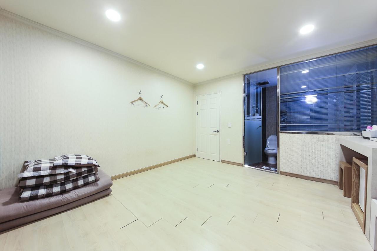 Central Hotel Changwon Εξωτερικό φωτογραφία