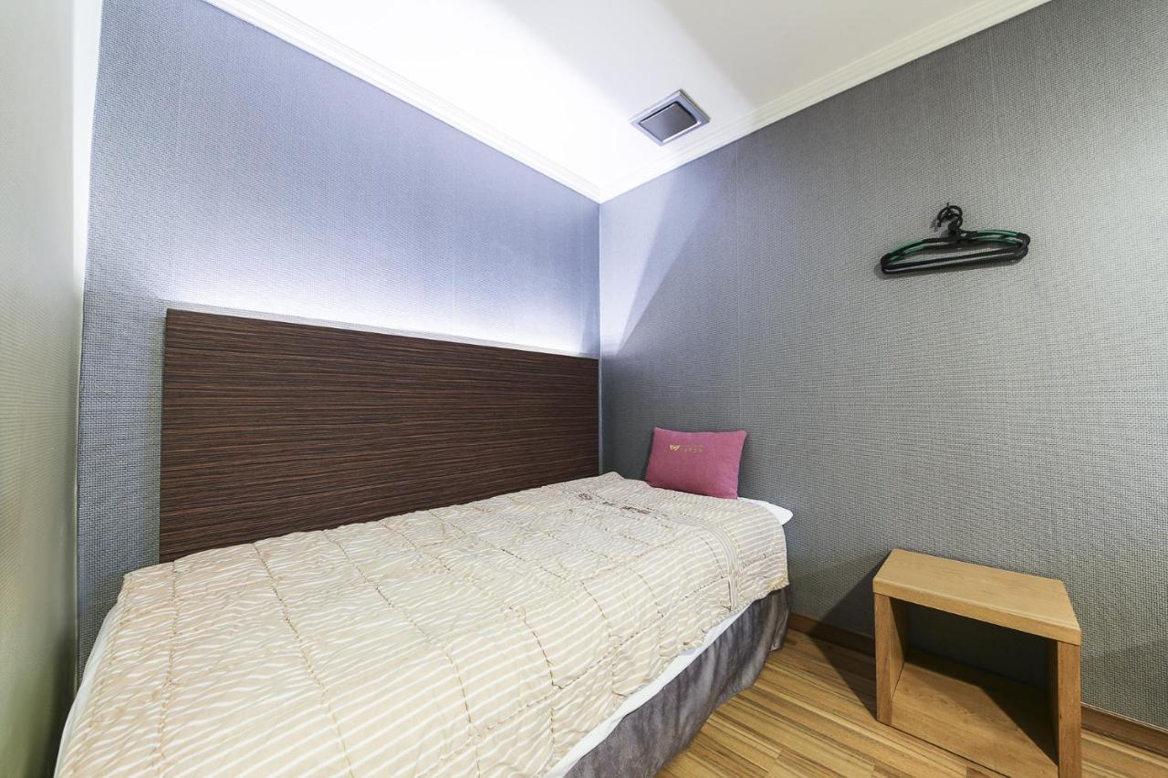 Central Hotel Changwon Εξωτερικό φωτογραφία