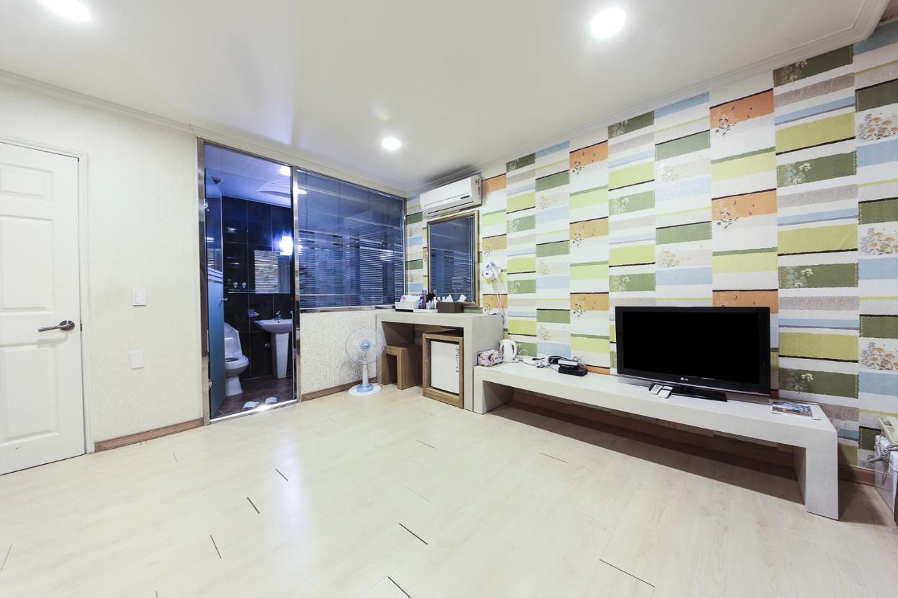 Central Hotel Changwon Εξωτερικό φωτογραφία