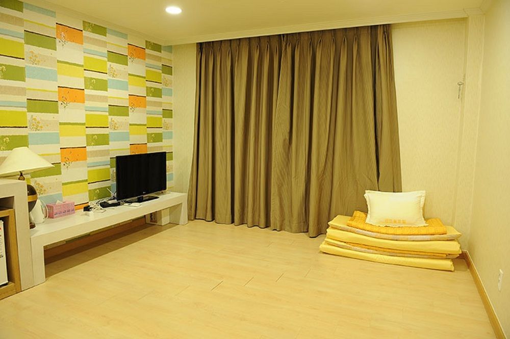 Central Hotel Changwon Εξωτερικό φωτογραφία
