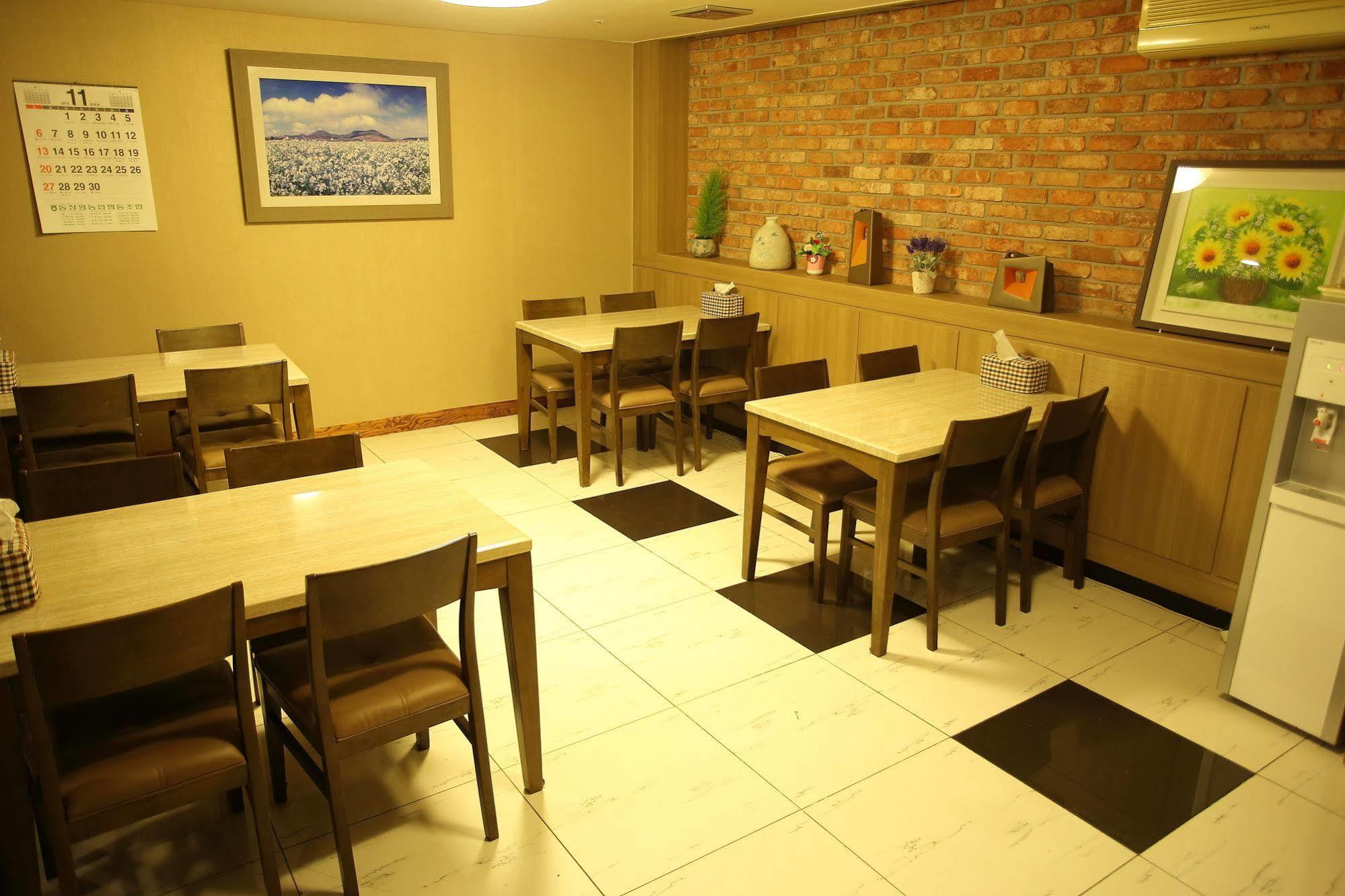 Central Hotel Changwon Εξωτερικό φωτογραφία