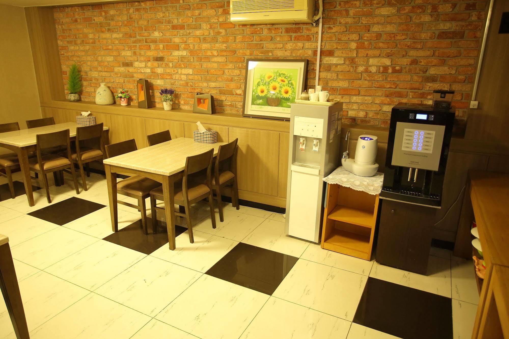 Central Hotel Changwon Εξωτερικό φωτογραφία