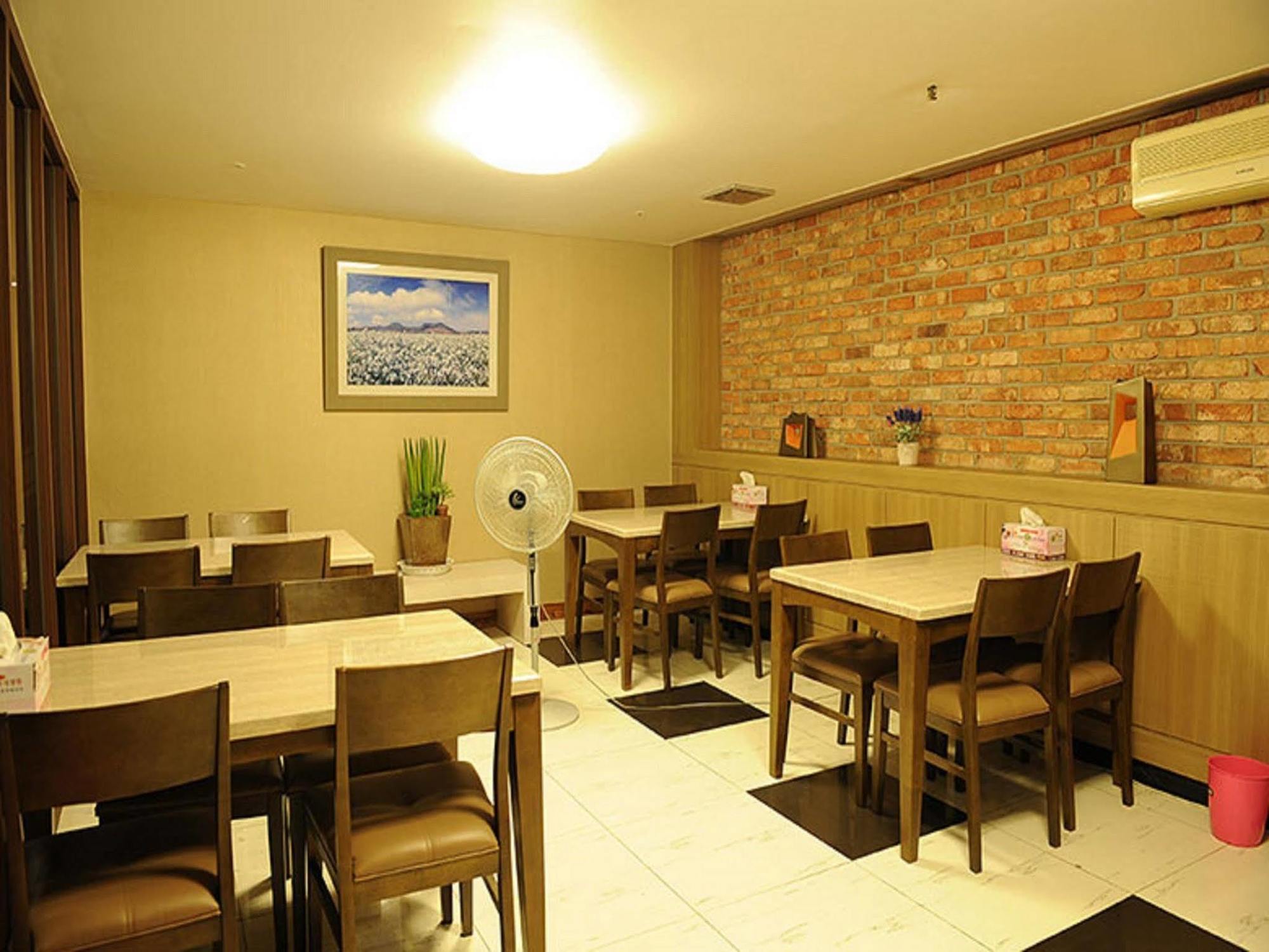 Central Hotel Changwon Εξωτερικό φωτογραφία