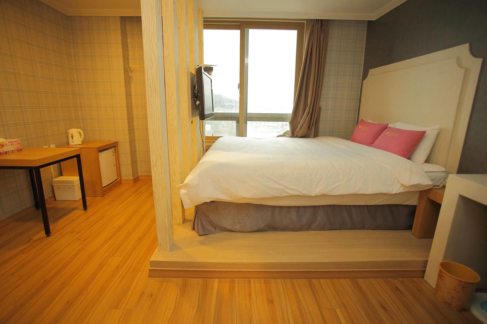 Central Hotel Changwon Εξωτερικό φωτογραφία