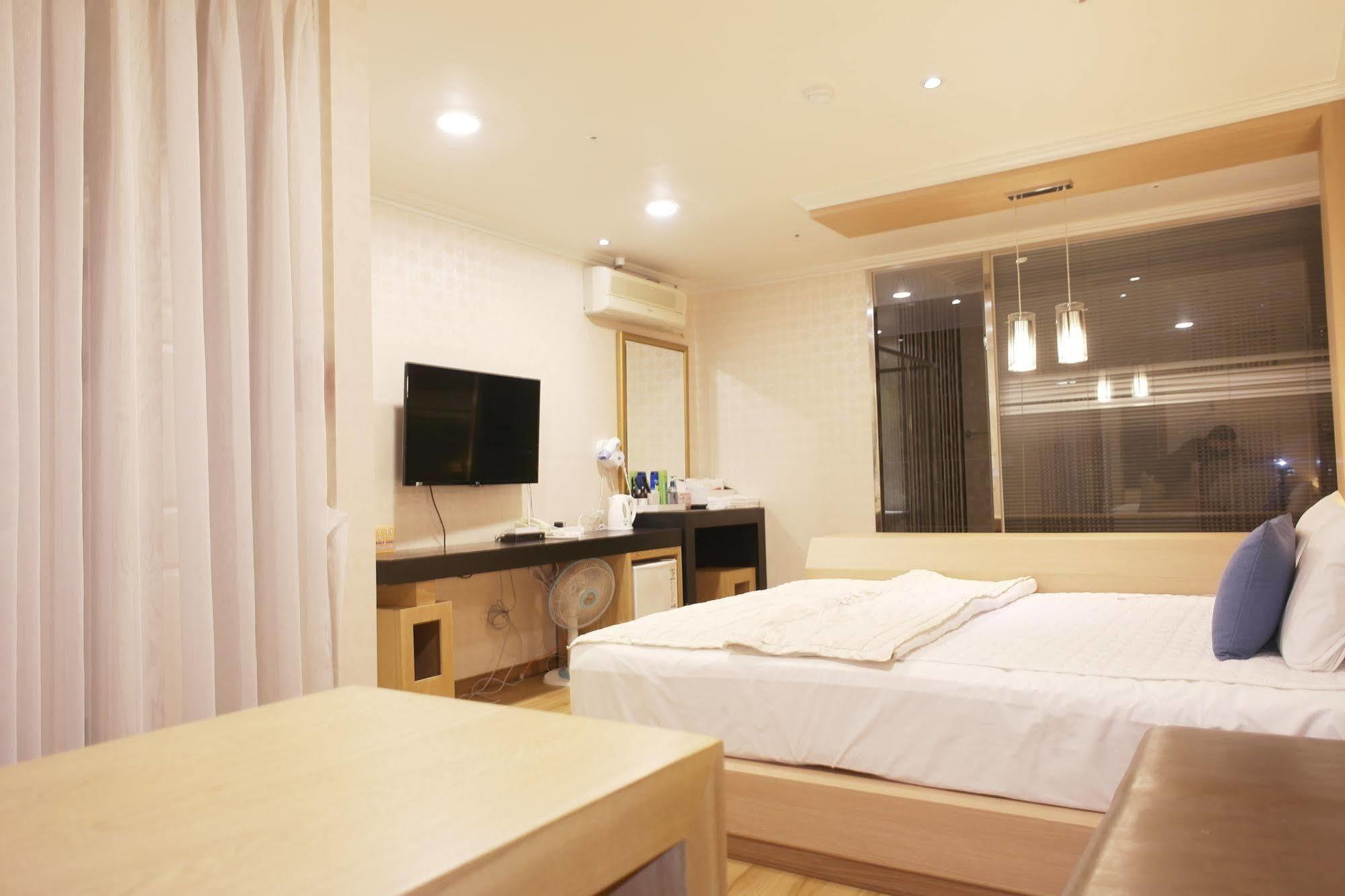Central Hotel Changwon Εξωτερικό φωτογραφία