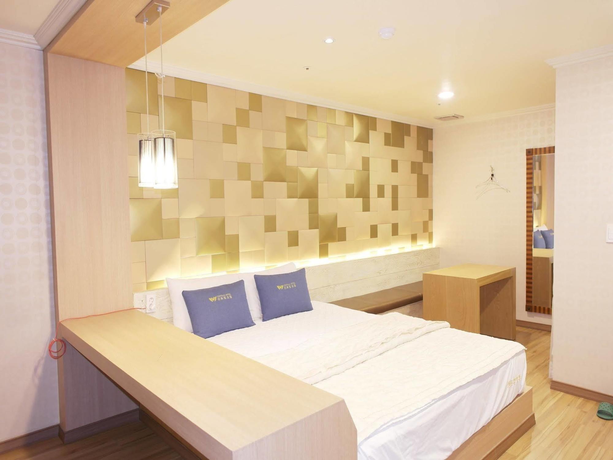 Central Hotel Changwon Εξωτερικό φωτογραφία