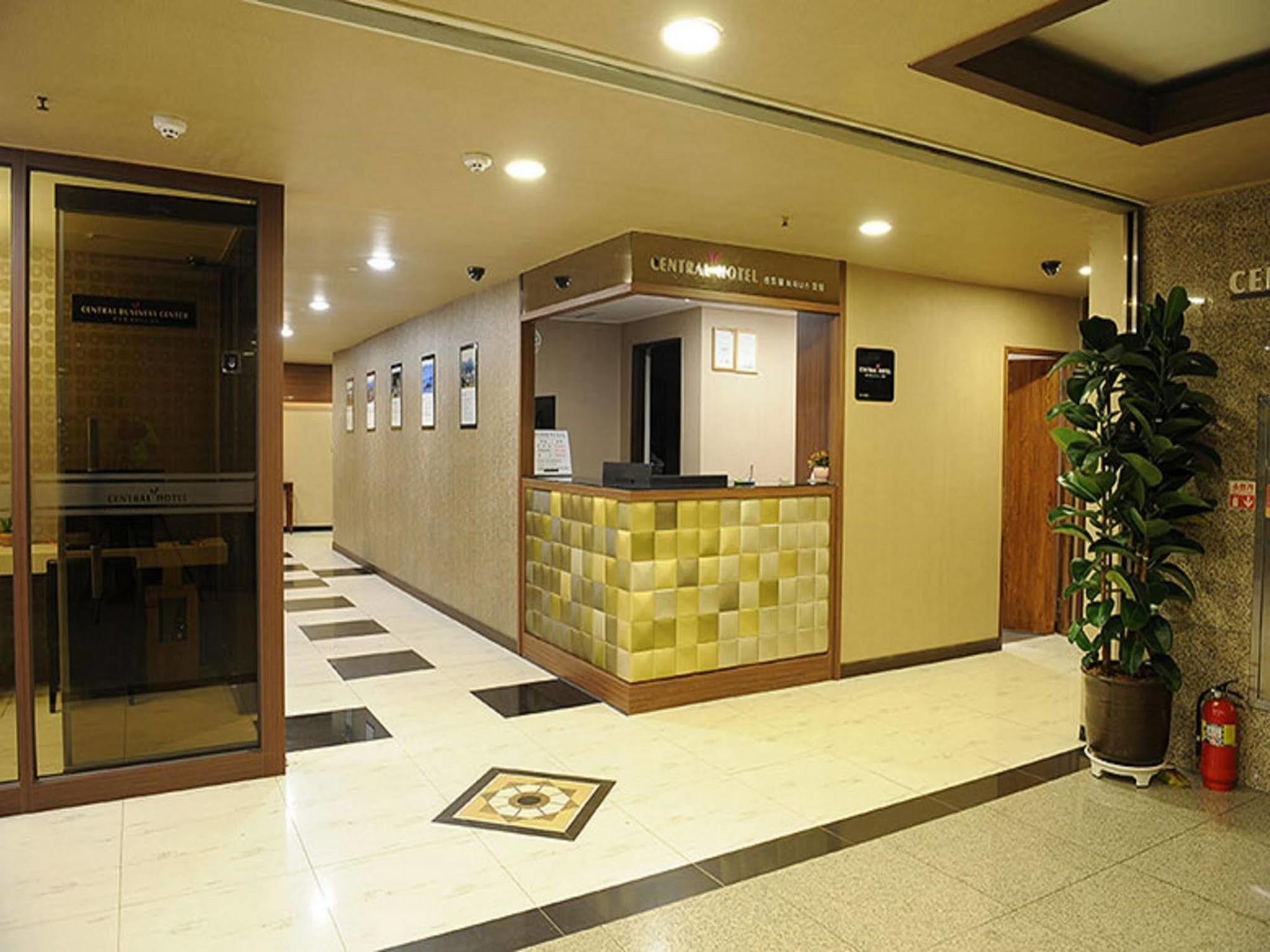 Central Hotel Changwon Εξωτερικό φωτογραφία