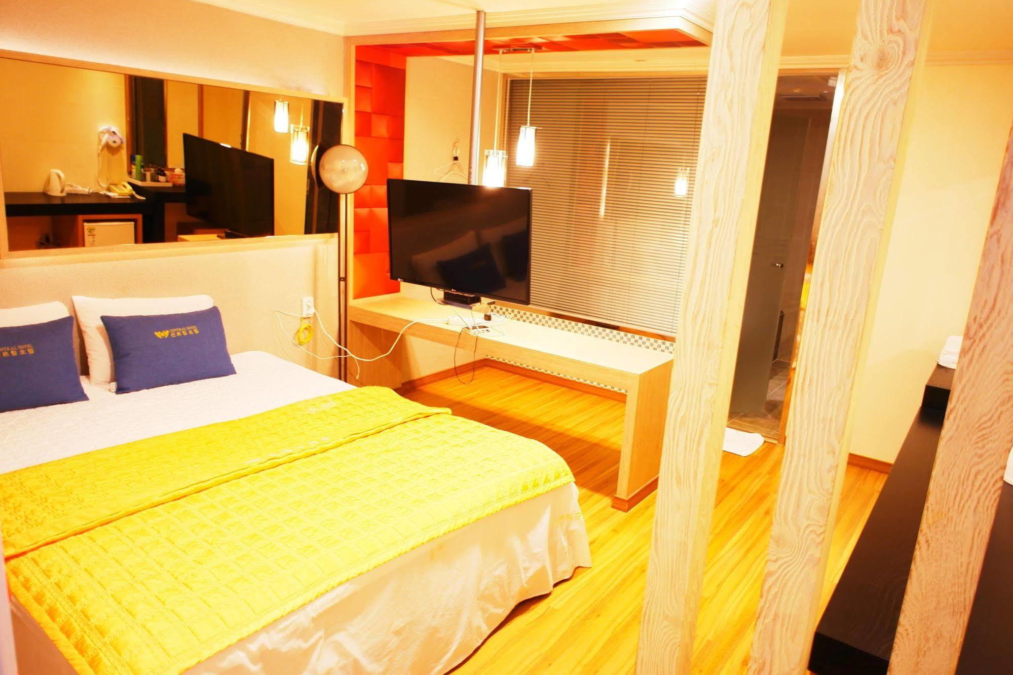 Central Hotel Changwon Εξωτερικό φωτογραφία