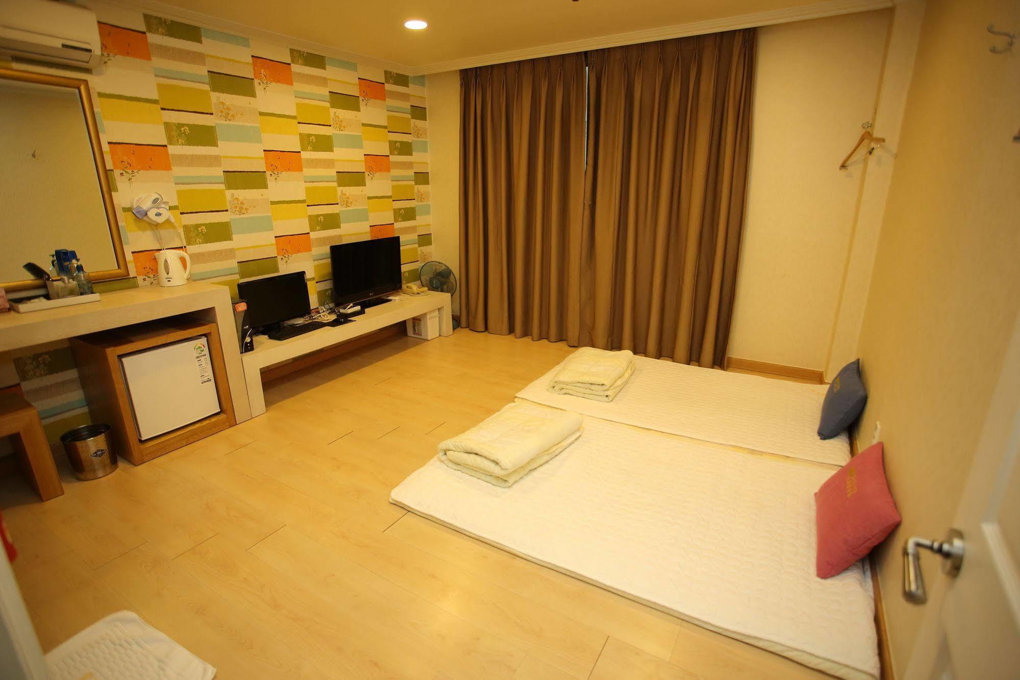 Central Hotel Changwon Εξωτερικό φωτογραφία