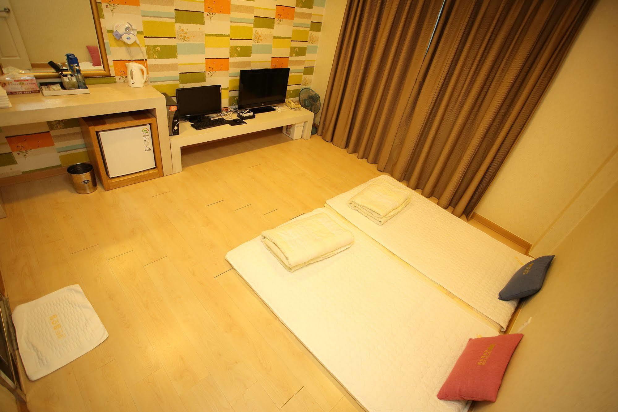 Central Hotel Changwon Εξωτερικό φωτογραφία