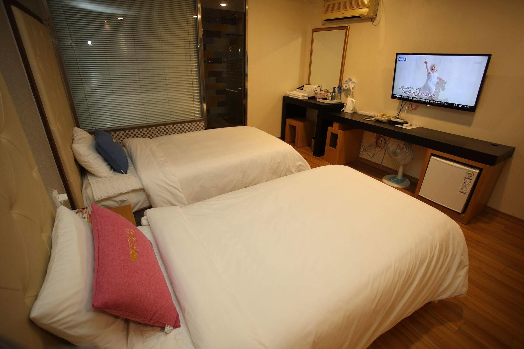 Central Hotel Changwon Εξωτερικό φωτογραφία