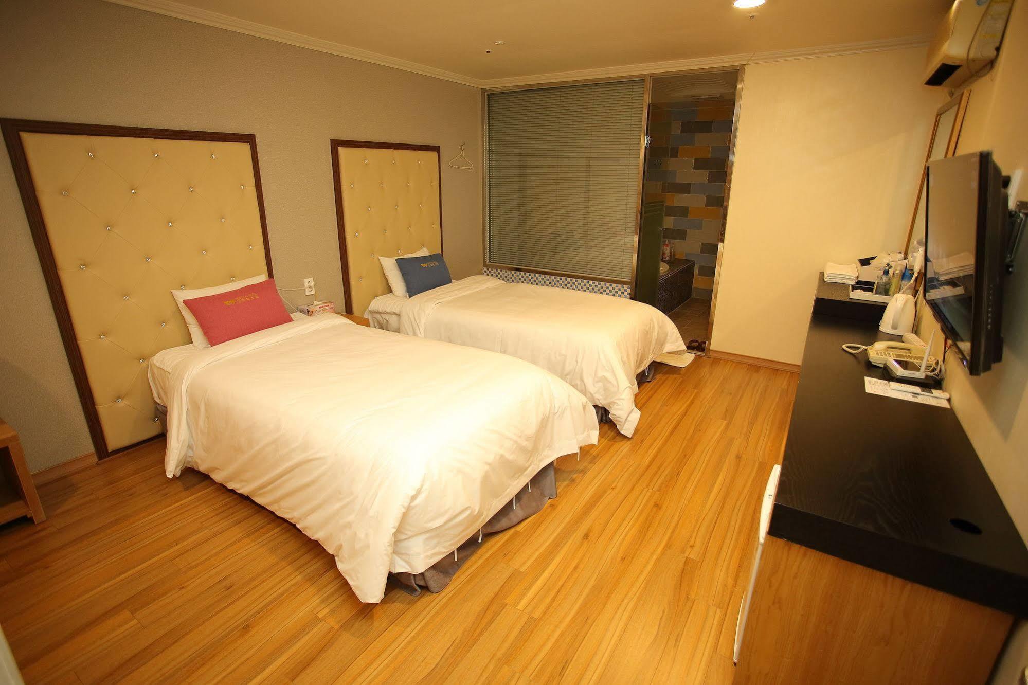 Central Hotel Changwon Εξωτερικό φωτογραφία