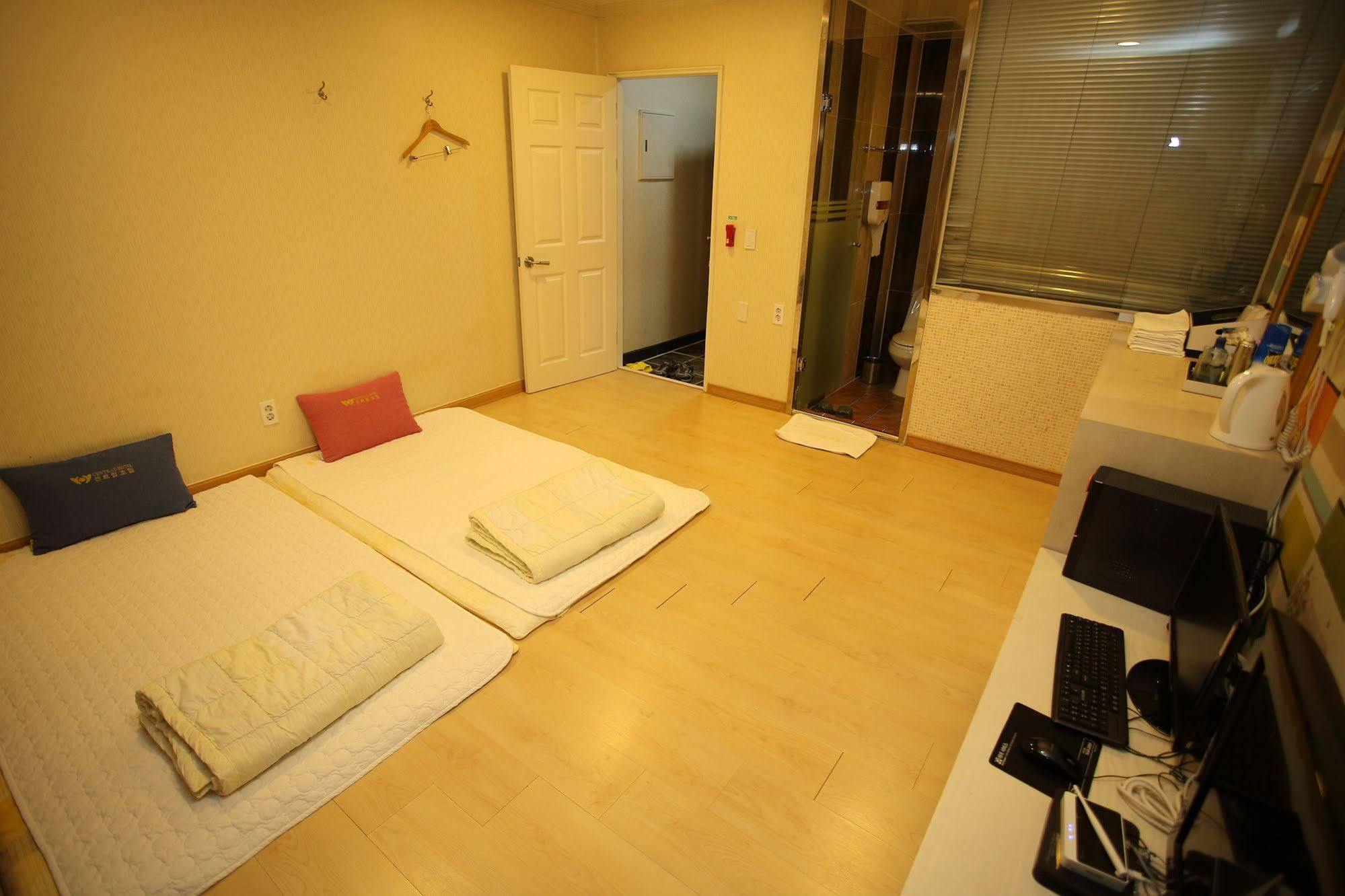 Central Hotel Changwon Εξωτερικό φωτογραφία