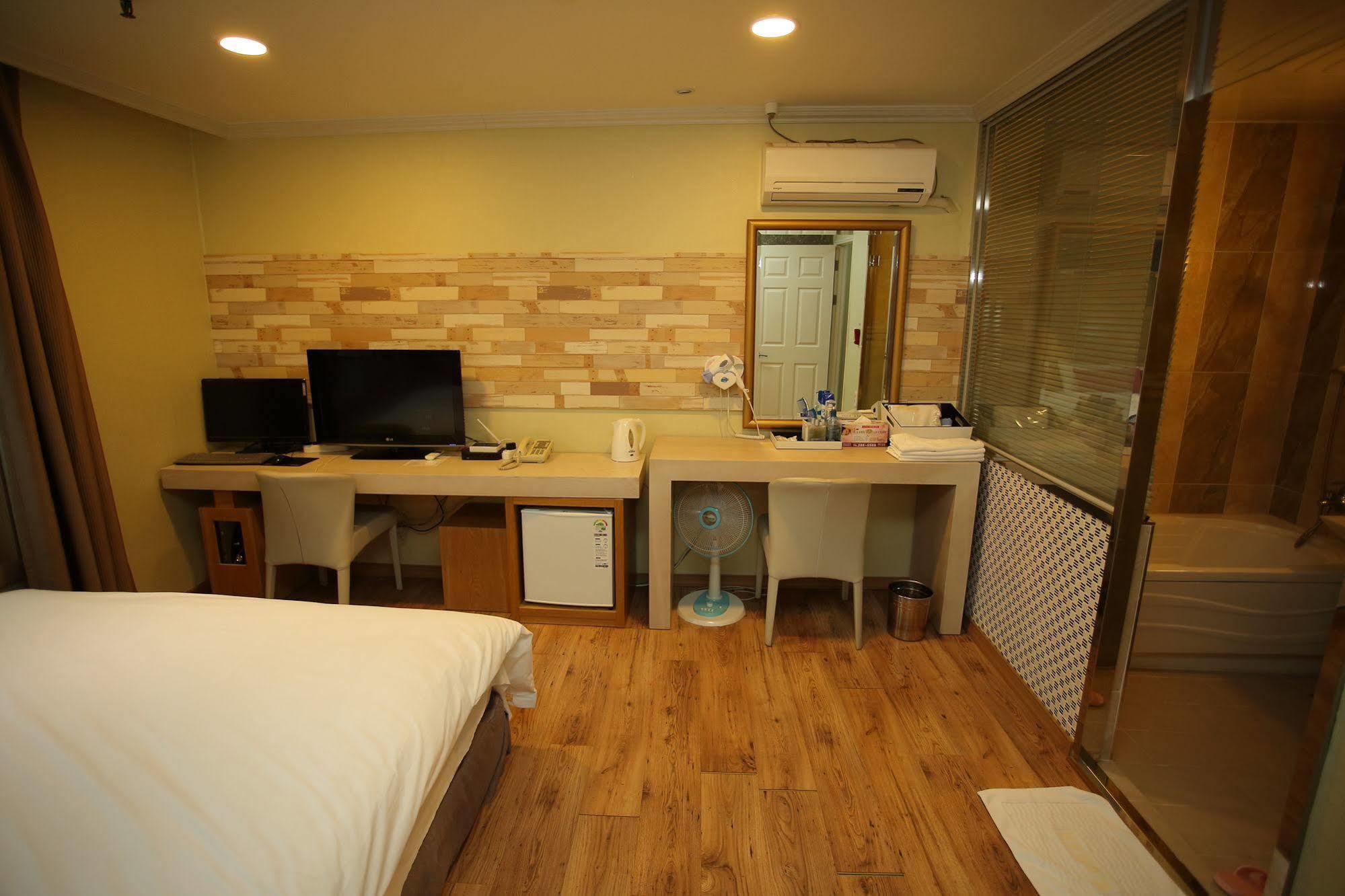 Central Hotel Changwon Εξωτερικό φωτογραφία